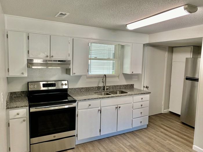 1640 Keeble St - Photo 3 of 13
