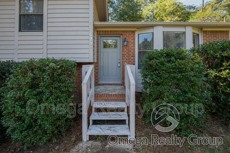 5739 Annanadale Ln - Photo 7 of 48