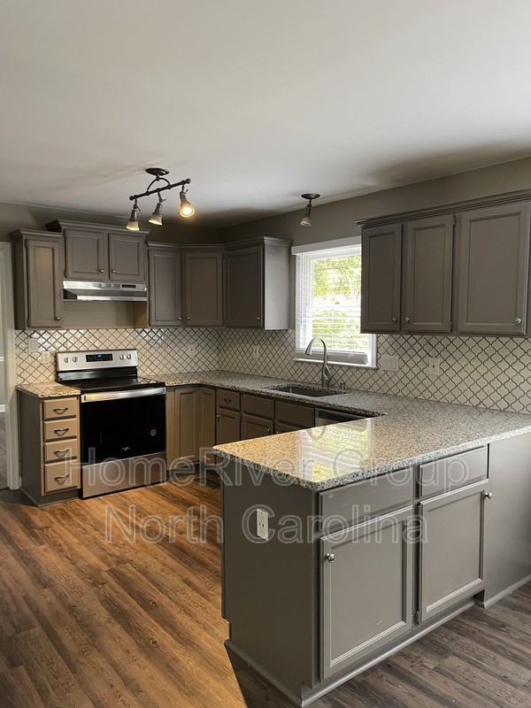 4504 Puritan Dr - Photo 3 of 11