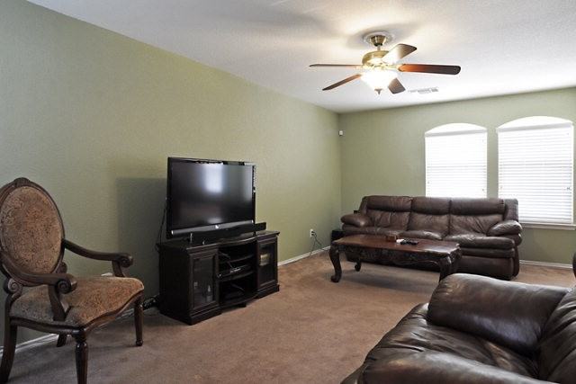 434 S Water Ln - Photo 2 of 9