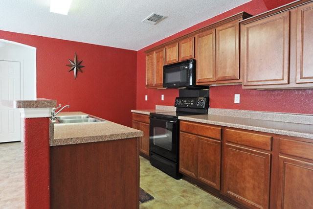 434 S Water Ln - Photo 3 of 9