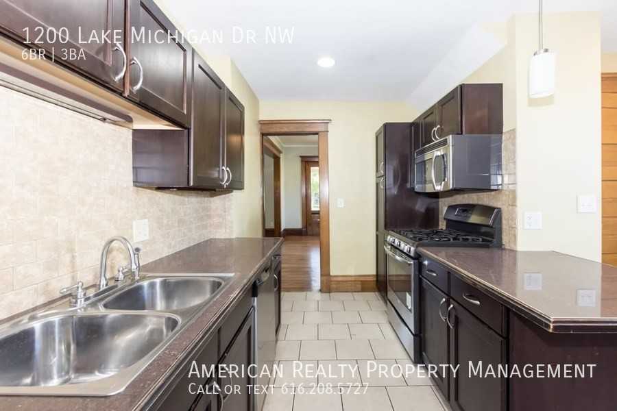 1200 Lake Michigan Dr Nw - Photo 2 of 22