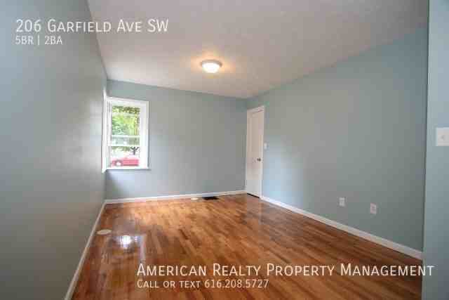 206 Garfield Ave Sw - Photo 7 of 17