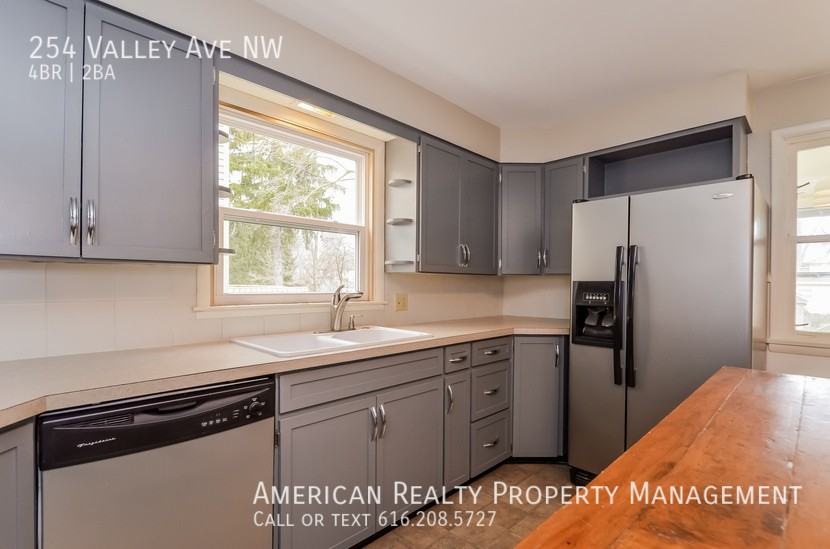 254 Valley Ave Nw - Photo 2 of 20