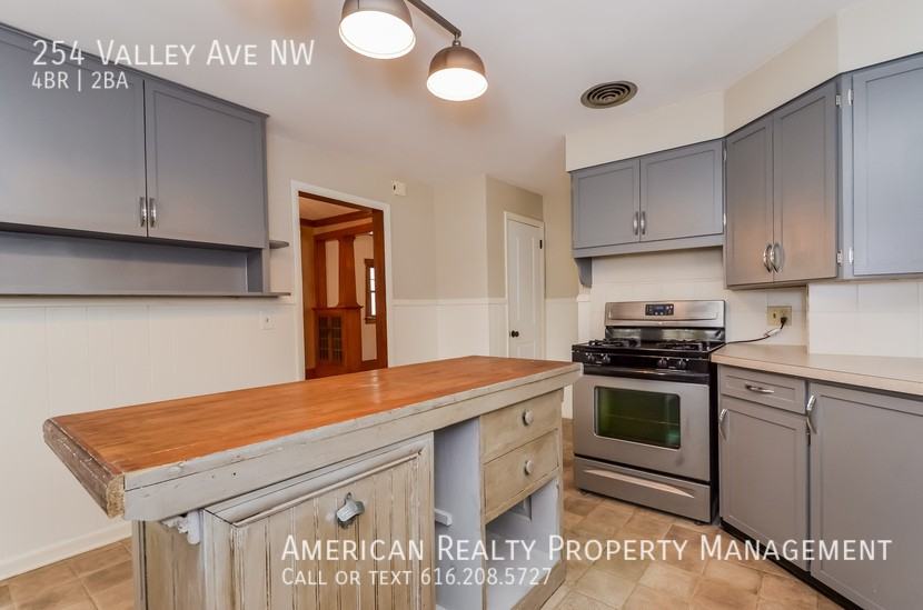 254 Valley Ave Nw - Photo 4 of 20
