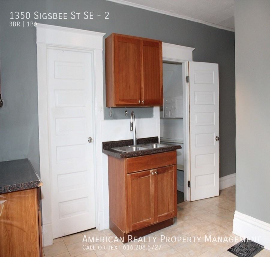 1350 Sigsbee St Se #2 - Photo 3 of 12