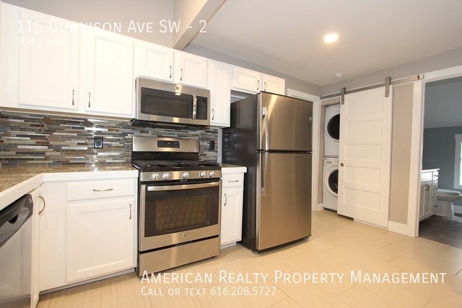 115 Gunnison Avenue Southwest #2 - Photo 4 of 15