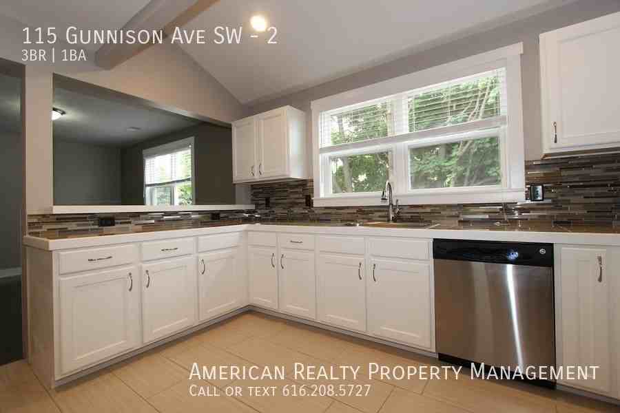 115 Gunnison Avenue Southwest #2 - Photo 5 of 15