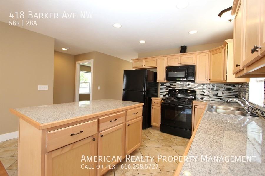 418 Barker Ave Nw - Photo 3 of 15