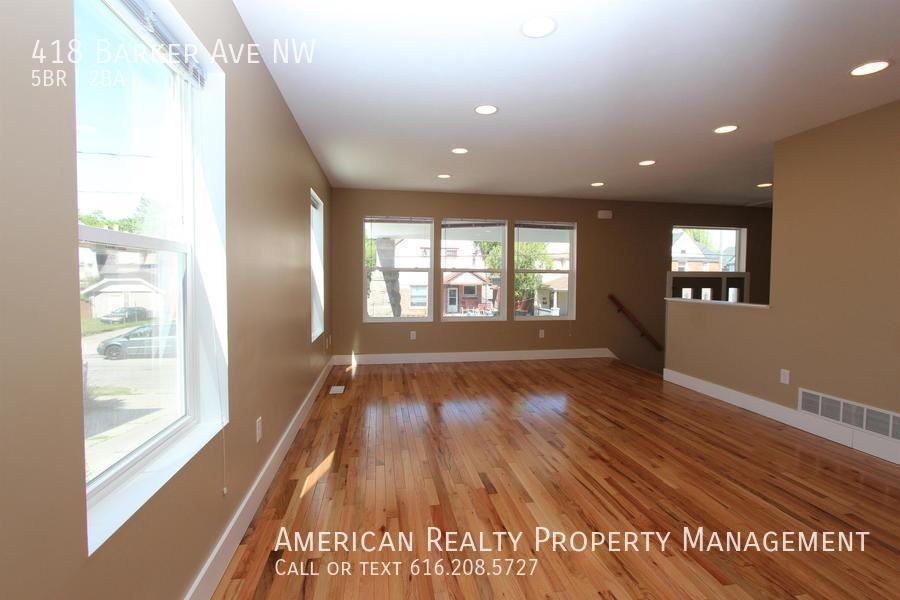 418 Barker Ave Nw - Photo 5 of 15