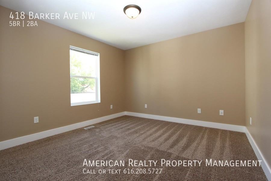 418 Barker Ave Nw - Photo 7 of 15