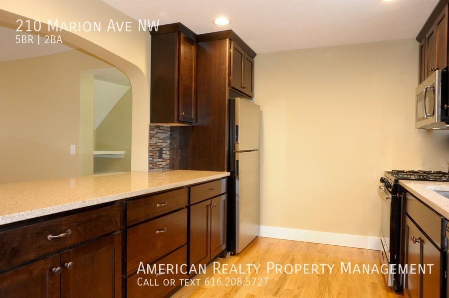 210 Marion Avenue Northwest - Photo 2 of 19