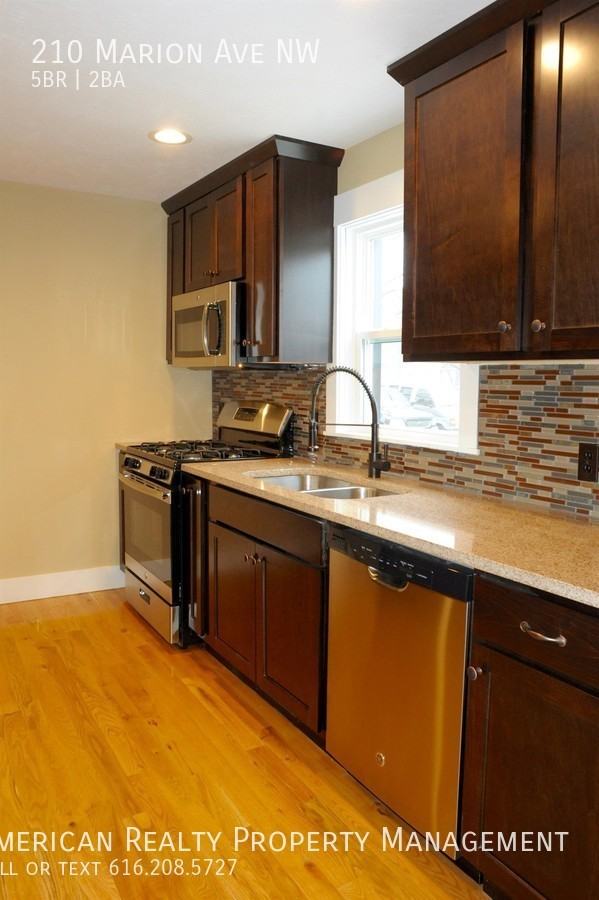 210 Marion Avenue Northwest - Photo 4 of 19