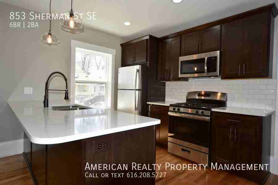 853 Sherman St Se - Photo 2 of 19