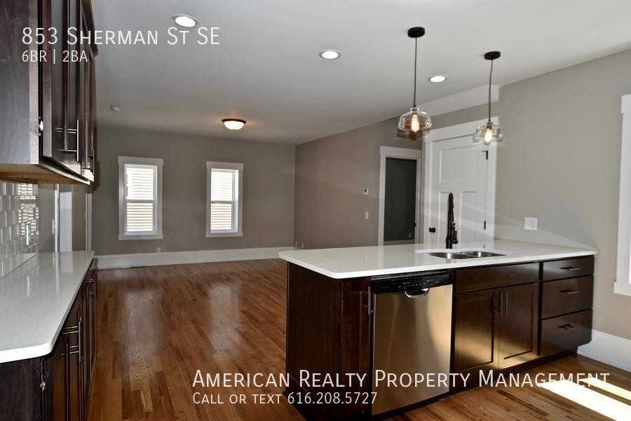 853 Sherman St Se - Photo 5 of 19