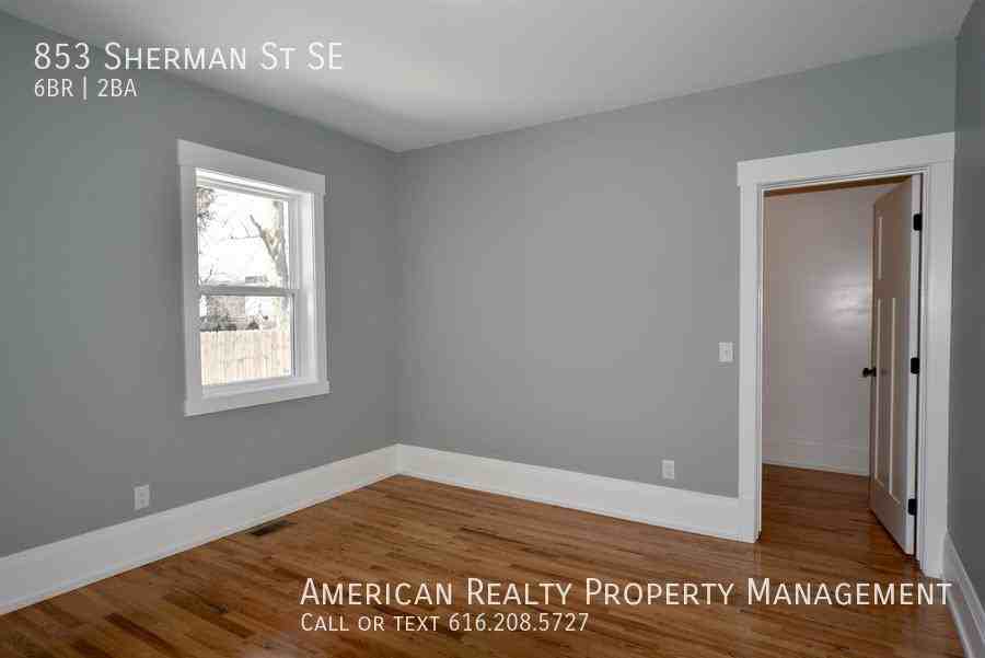 853 Sherman St Se - Photo 7 of 19