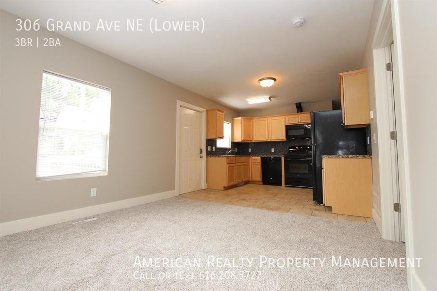 306 Grand Ave Ne - Photo 4 of 14