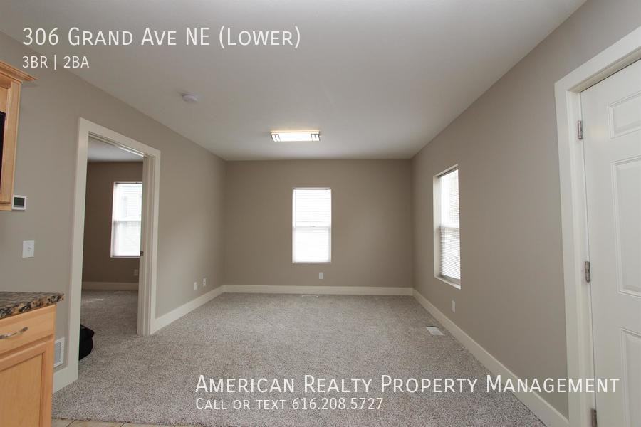 306 Grand Ave Ne - Photo 5 of 14