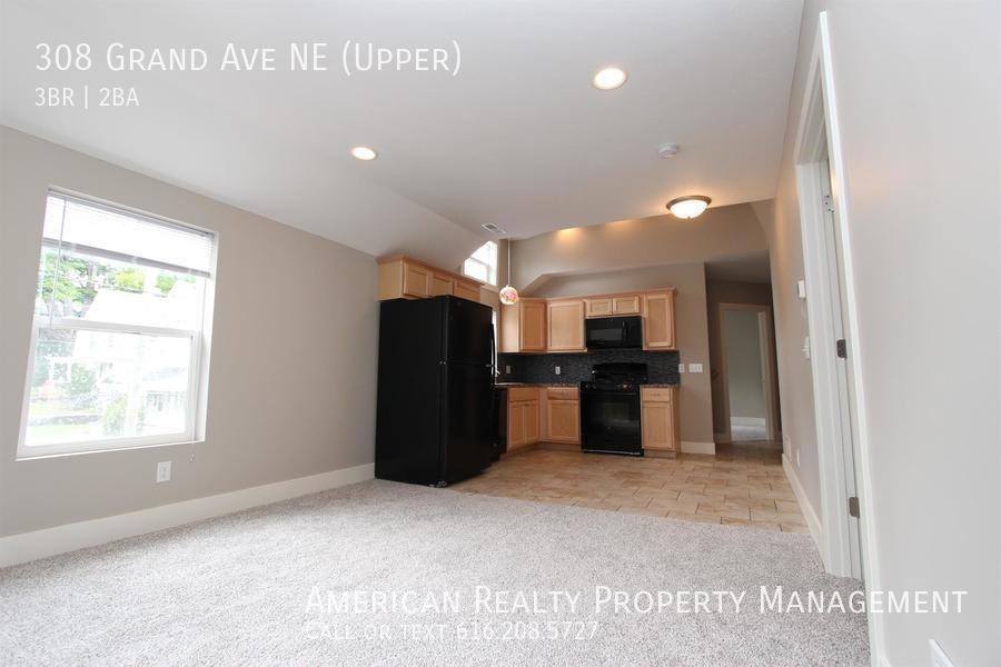 308 Grand Ave Ne - Photo 4 of 12