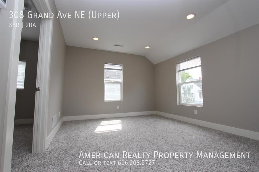 308 Grand Ave Ne - Photo 5 of 12
