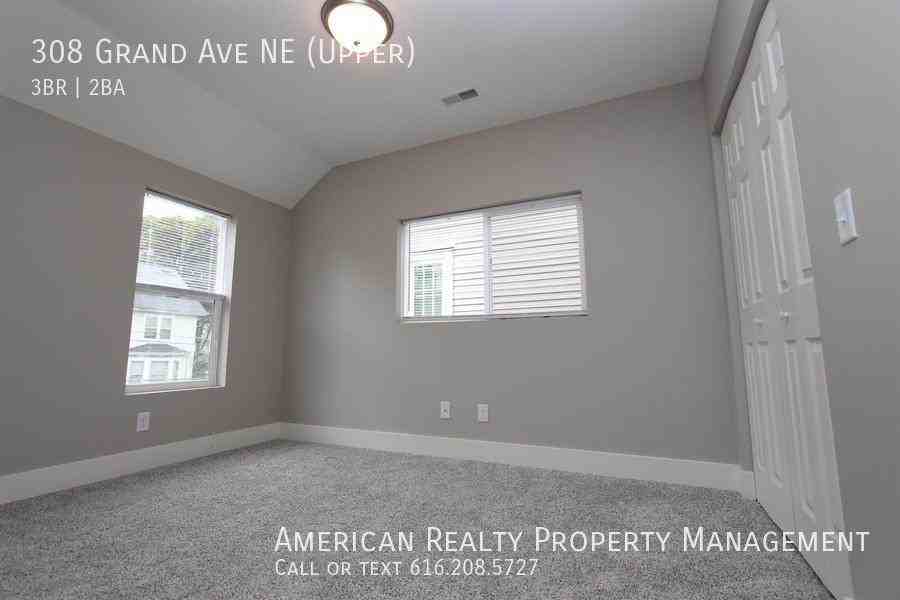 308 Grand Ave Ne - Photo 7 of 12