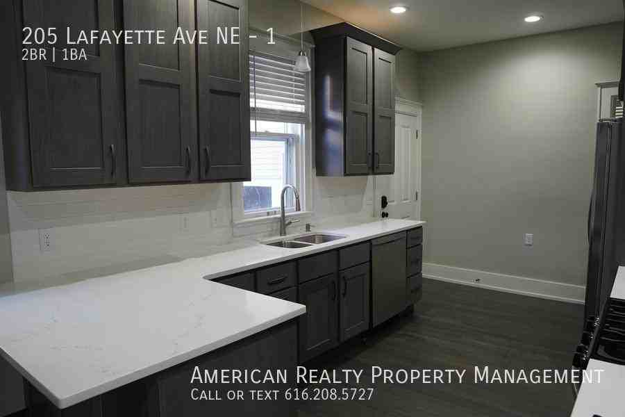205 Lafayette Ave Ne #1 - Photo 4 of 9