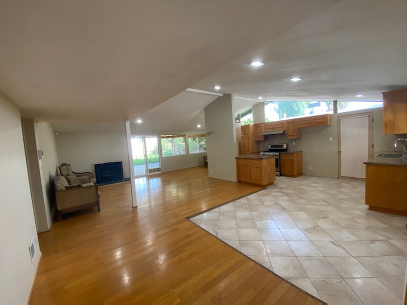8836 Oneida Ave - Photo 2 of 41
