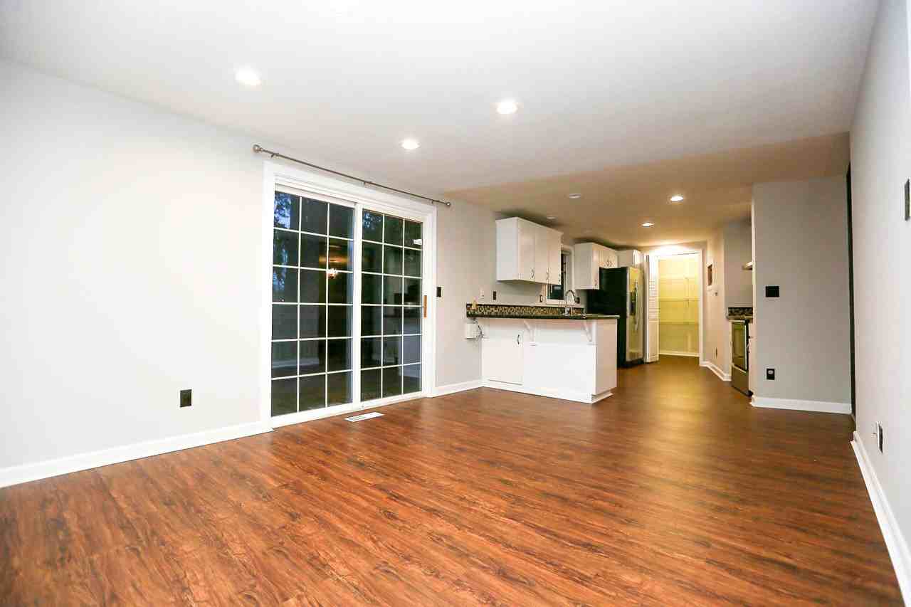 6528 Ne 202nd St - Photo 2 of 23