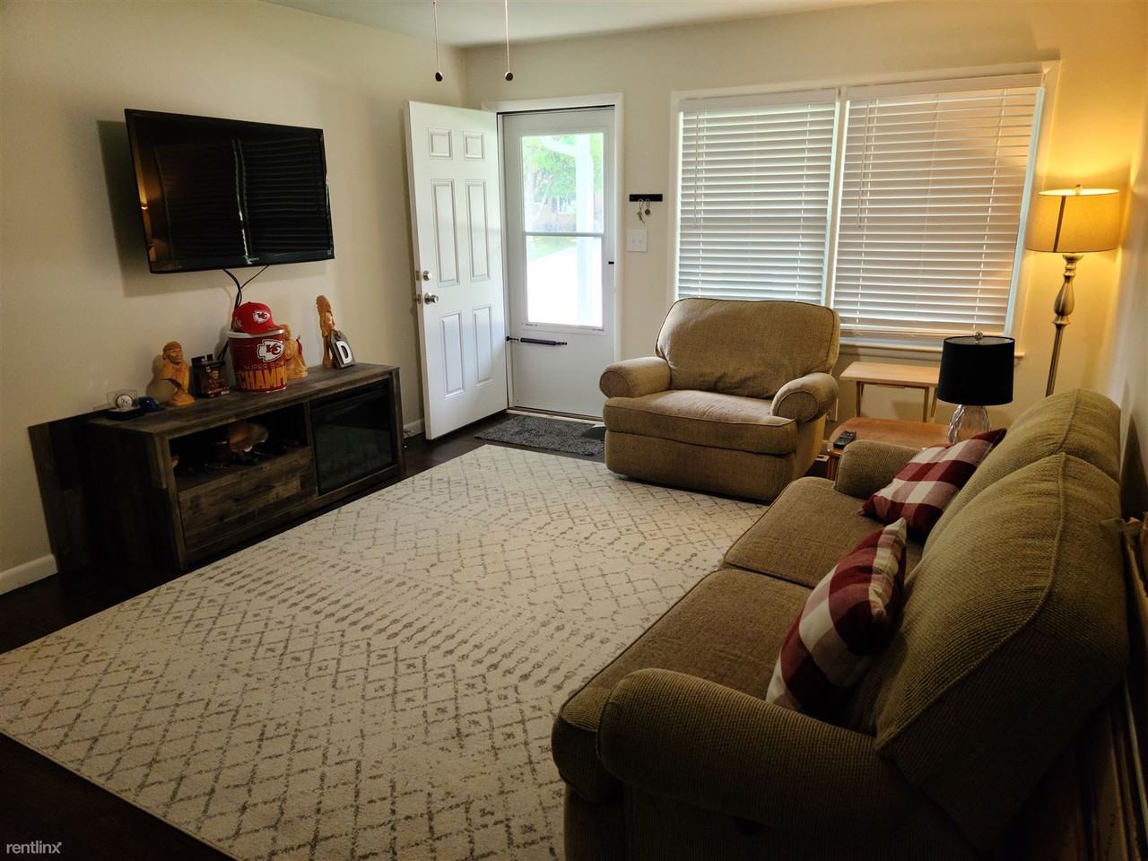 602 Se 5th St - Photo 3 of 11