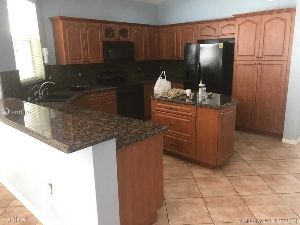 1892 Sw 162nd Ave - Photo 2 of 5