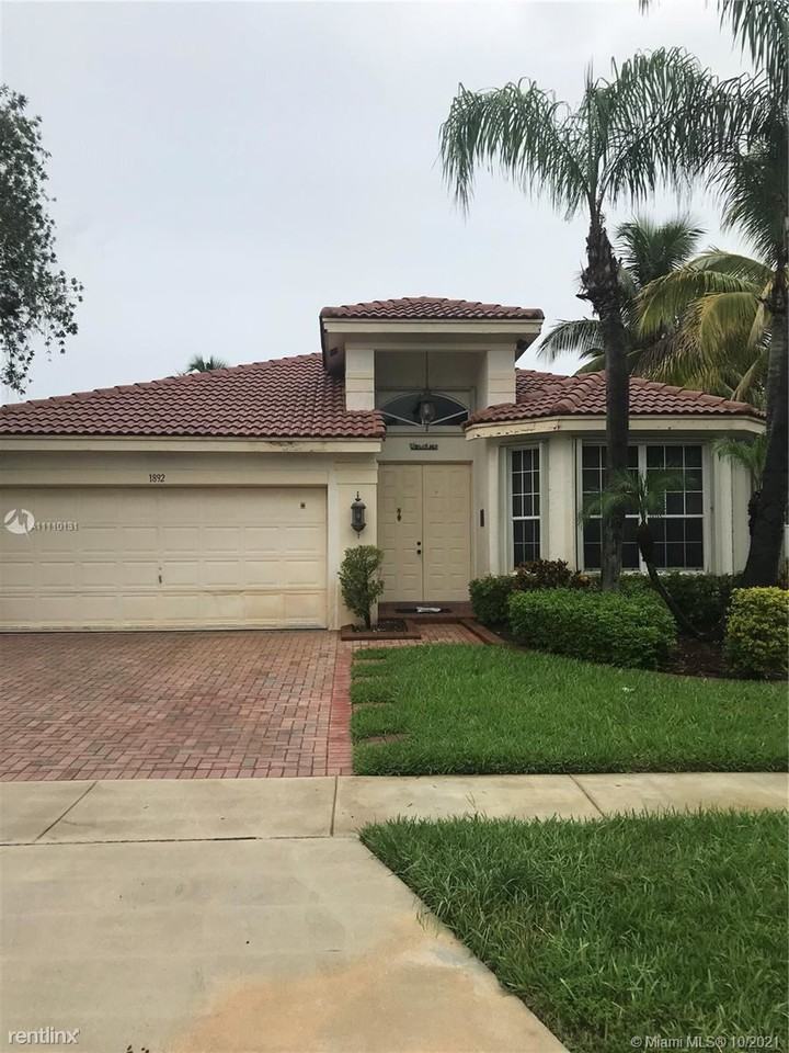 1892 Sw 162nd Ave - Photo 3 of 5