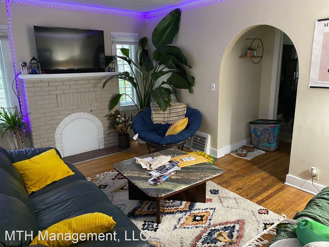 621 Charles St - Photo 3 of 15