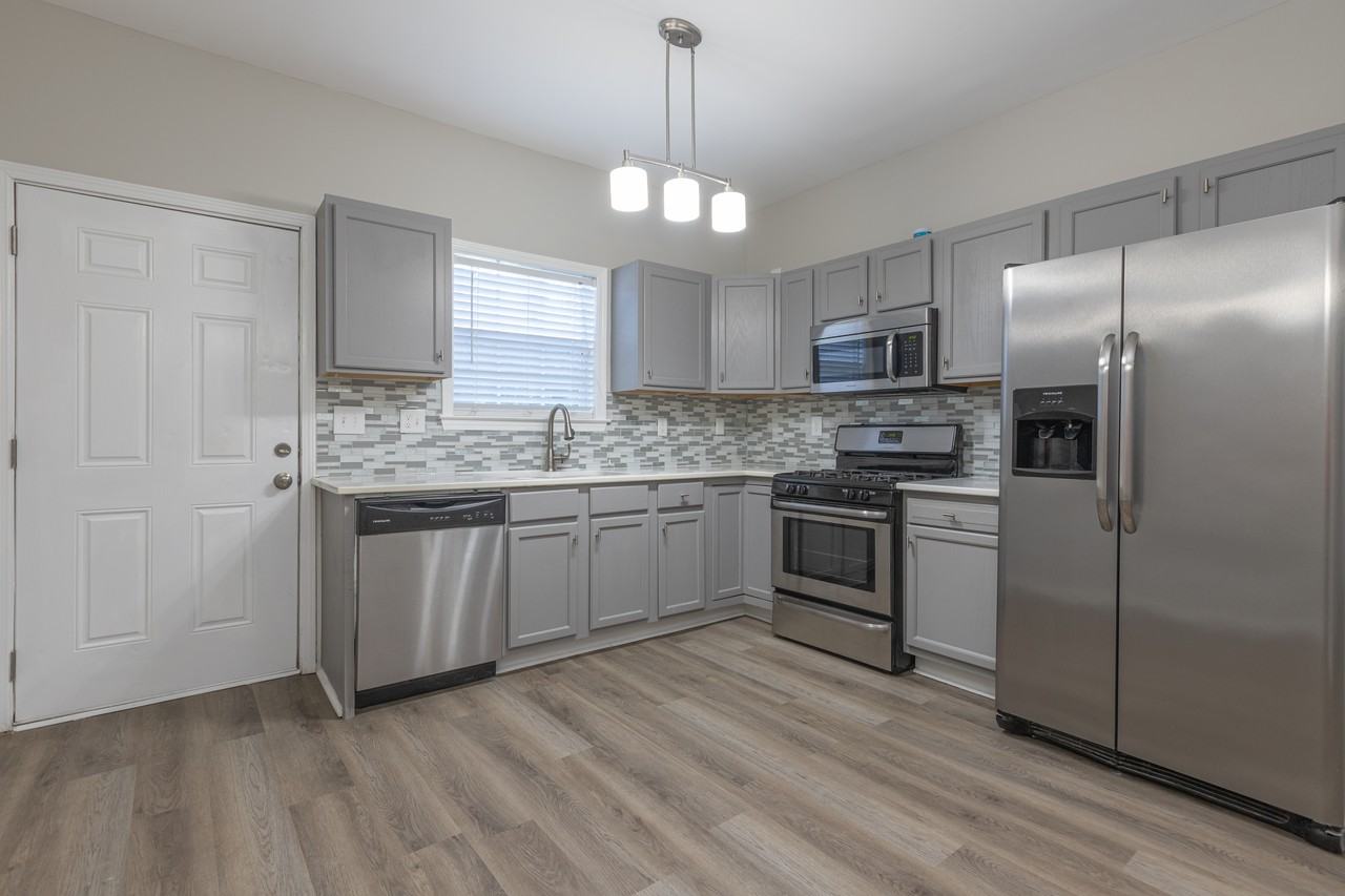 255 Farrington Ave Se #B - Photo 2 of 23