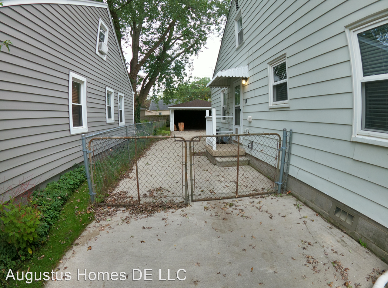 2360 Mapledale St - Photo 3 of 20