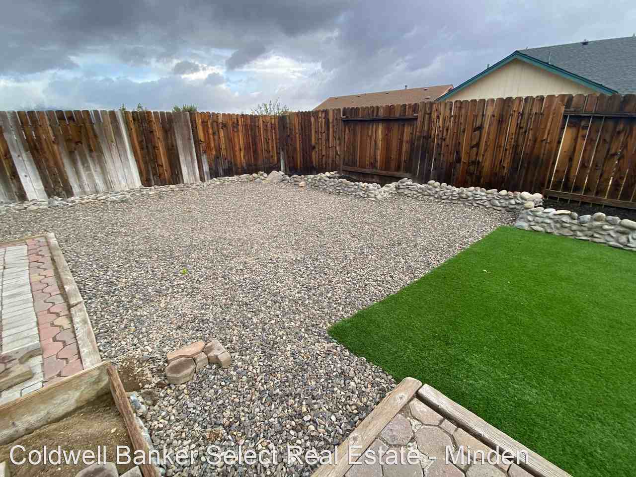 252 Walker St - Photo 2 of 10