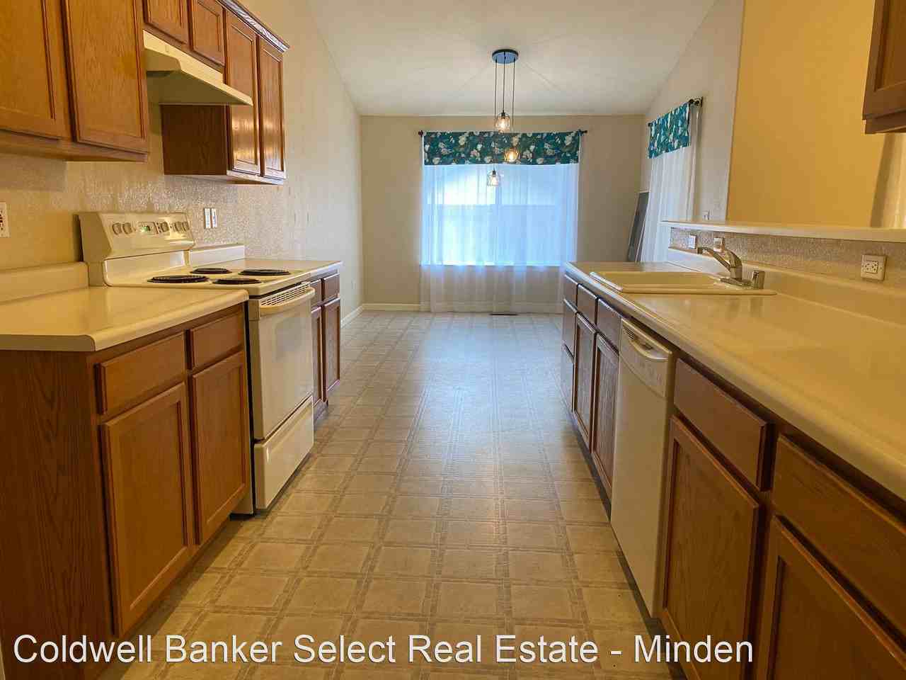 252 Walker St - Photo 3 of 10