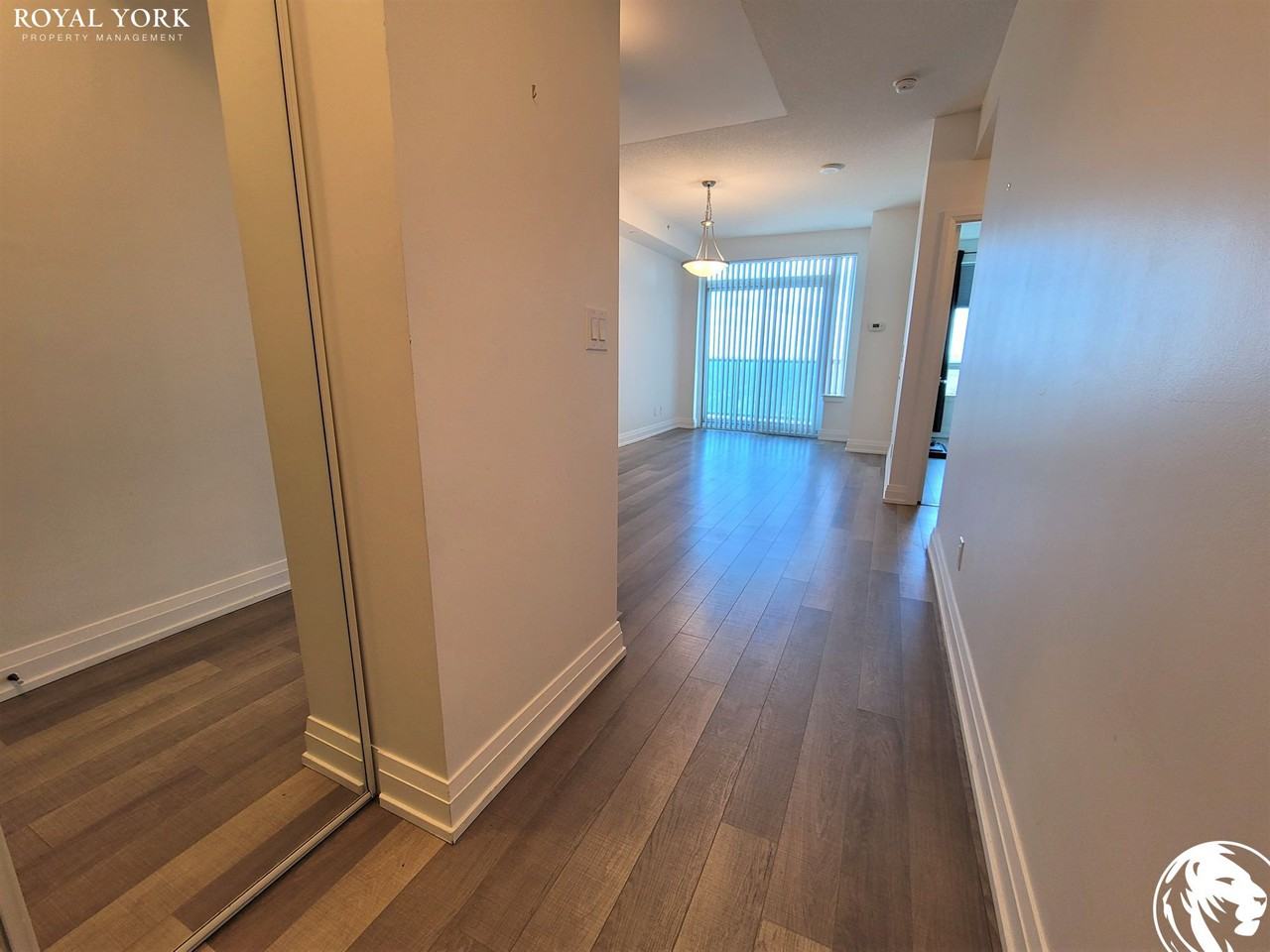 7156 Yonge St #1711 - Photo 3 of 22