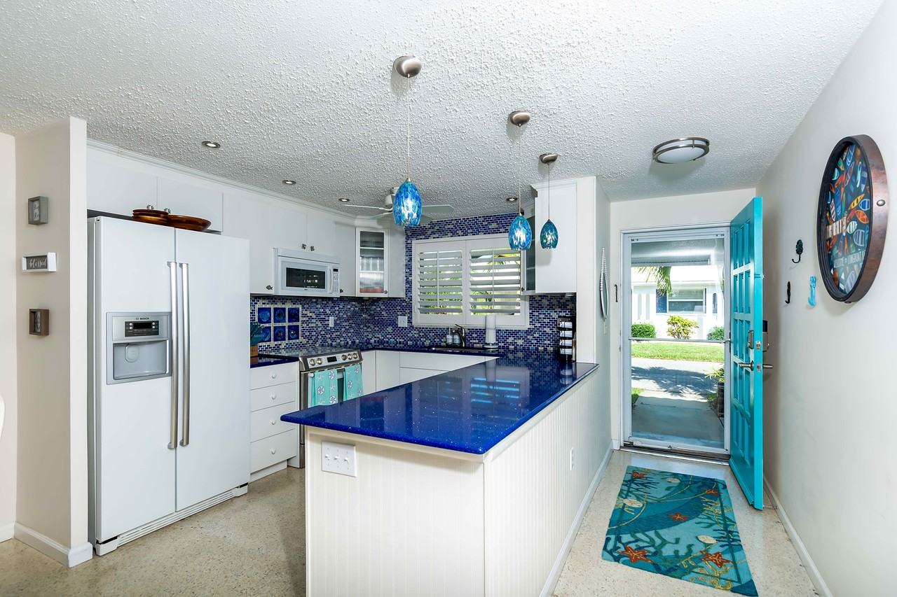 718 Spanish Dr N - Photo 3 of 30
