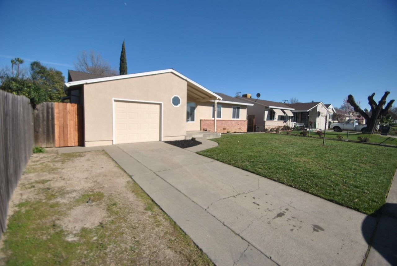 2728 Norcross Dr - Photo 2 of 9