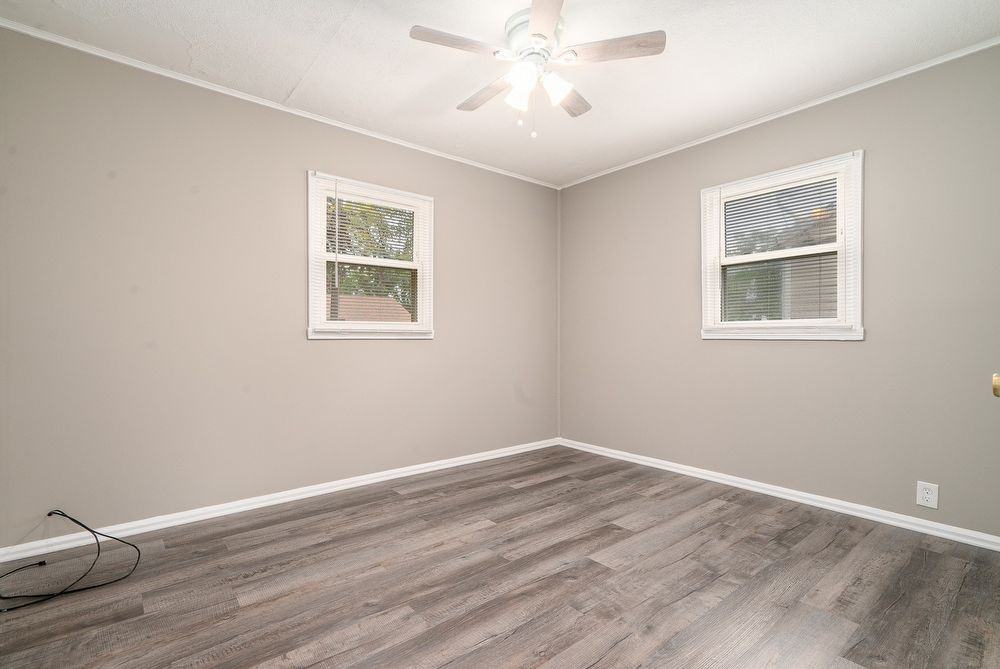 913 Walter Ave - Photo 2 of 10