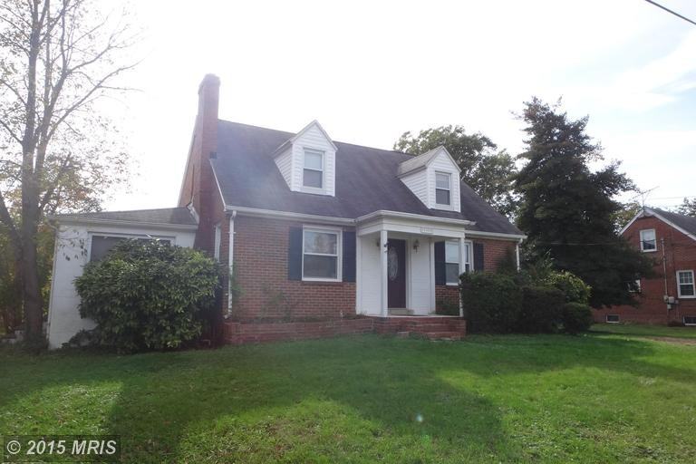 107 W Locust St - Photo 2 of 23