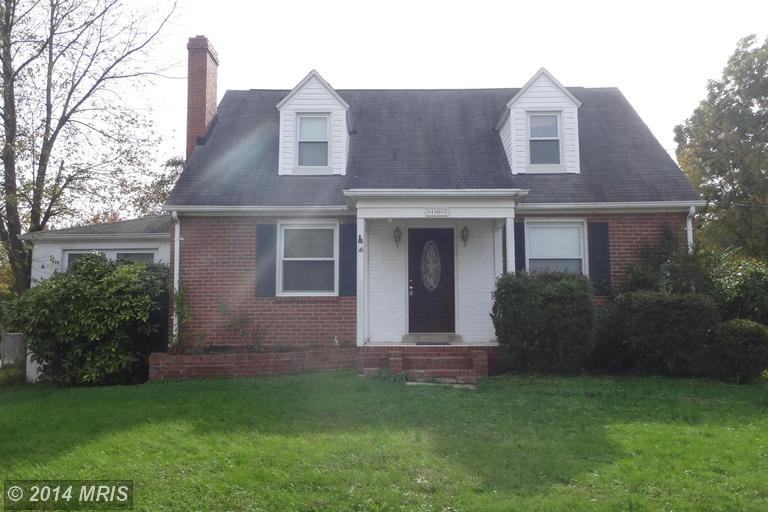 107 W Locust St - Photo 3 of 23