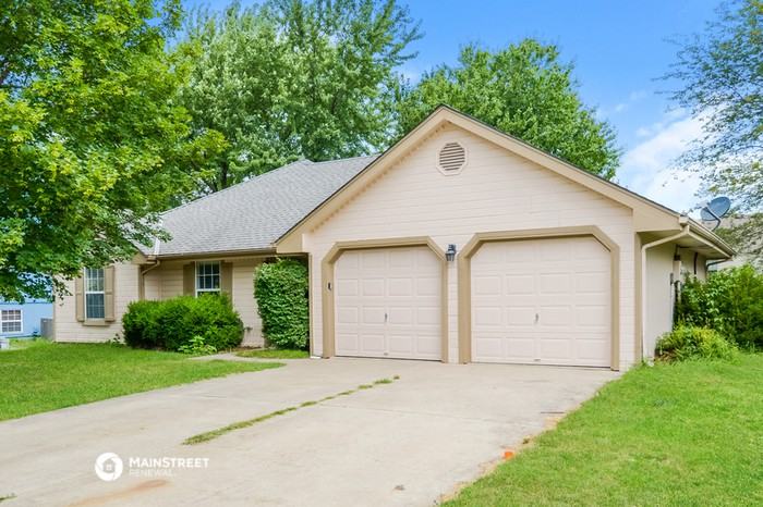 1602 Cooper Dr - Photo 3 of 17