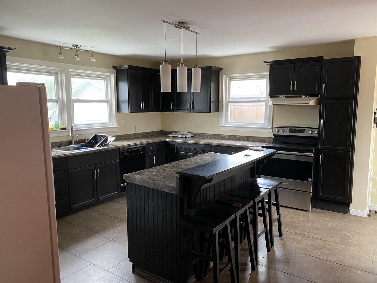 317 Moody St 1, Sault Ste. Marie, ON P6C 3Z9 5 Bedroom Apartment for