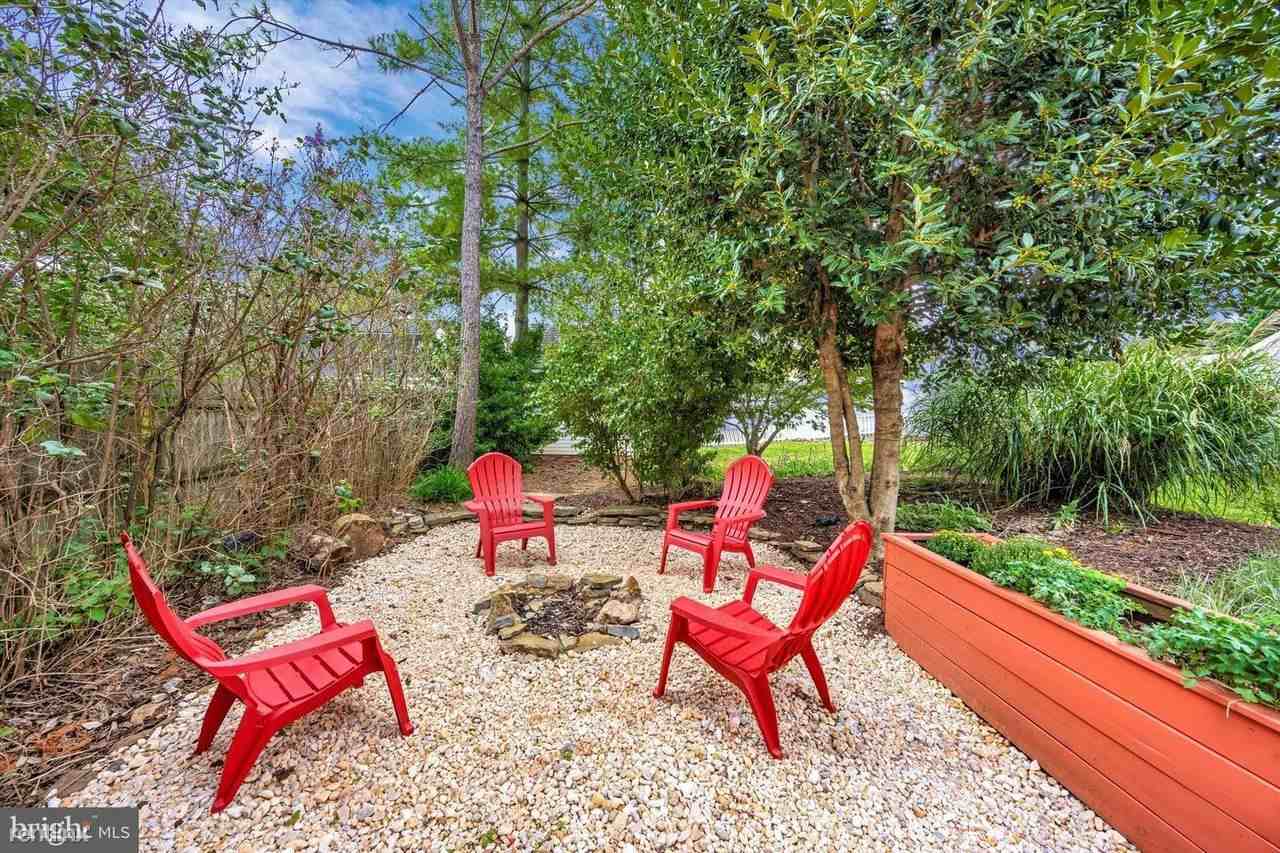 324 S Jefferson St - Photo 2 of 9