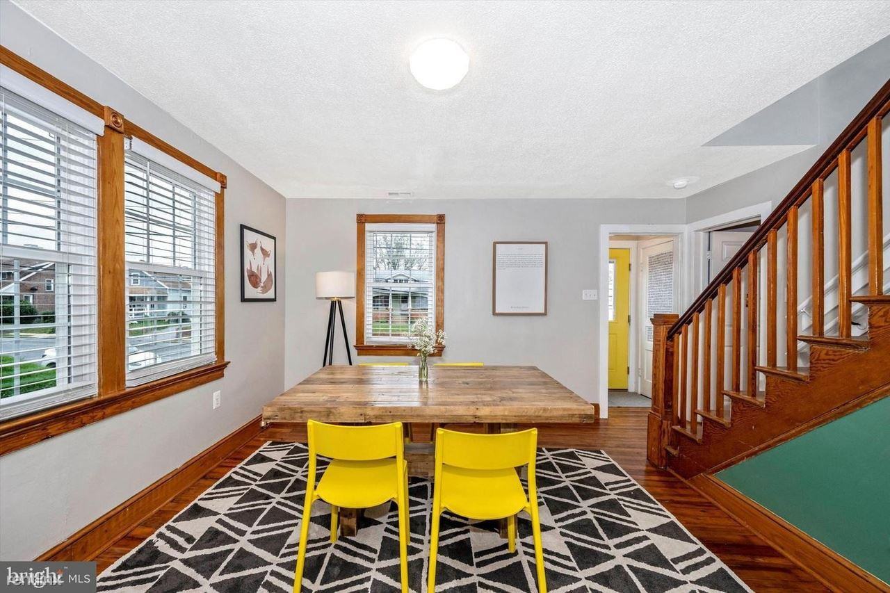 324 S Jefferson St - Photo 3 of 9