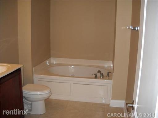 4902 Tradd Cir - Photo 2 of 4