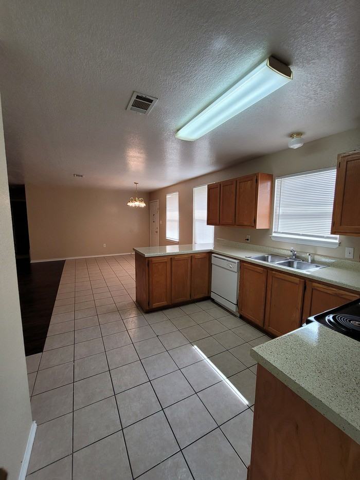 4411 Bobbie Ann Dr - Photo 3 of 25