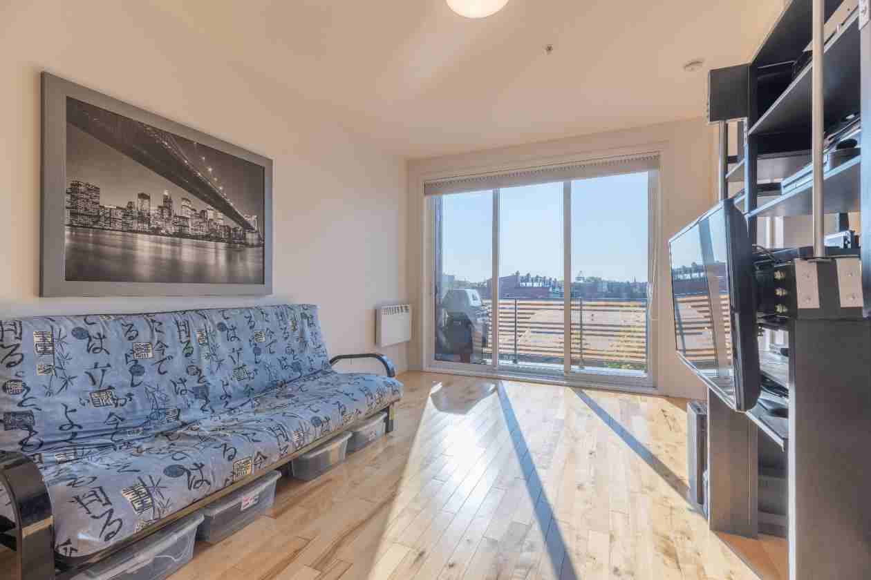 2100 Avenue Aird #401 - Photo 2 of 29