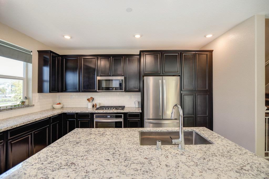 3008 Lone Silo Ave - Photo 2 of 8